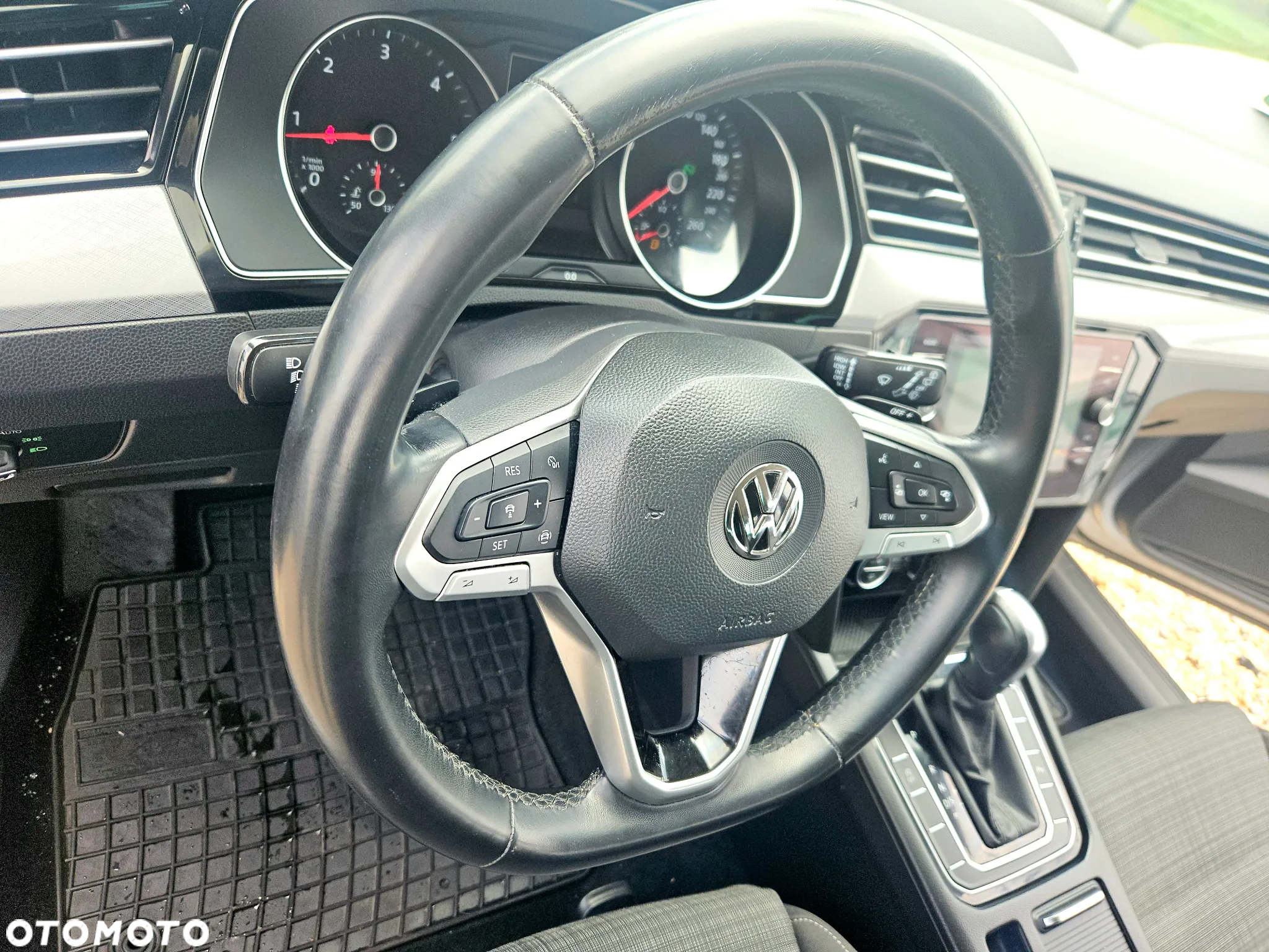 Volkswagen Passat Variant 2.0 TDI SCR DSG Business - 29