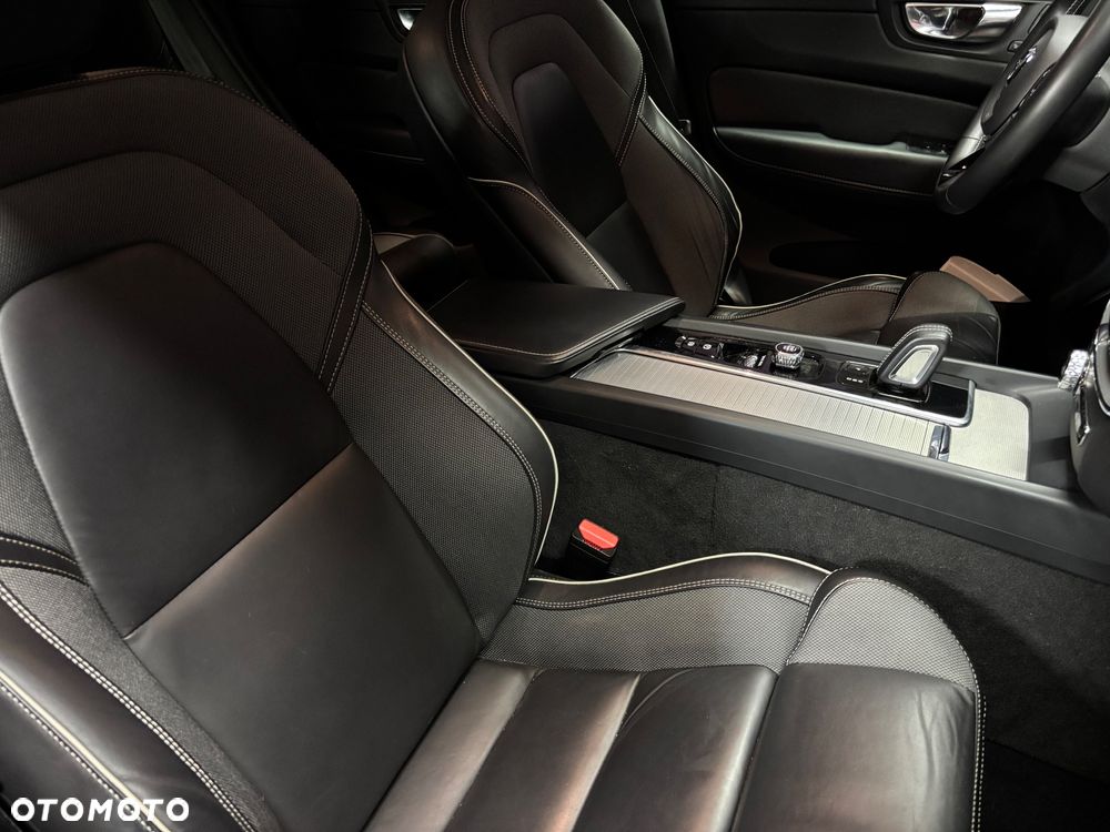 Volvo XC 60 B5 B AWD R-Design - 11