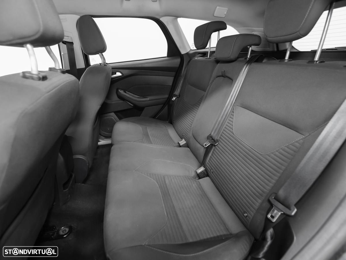 Ford Focus SW - 12