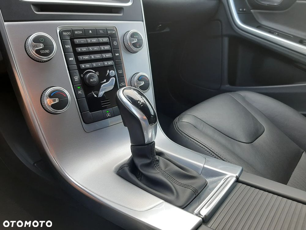 Volvo V60 D3 Geartronic Summum - 14