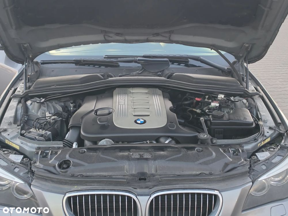 BMW Seria 5 525d - 16
