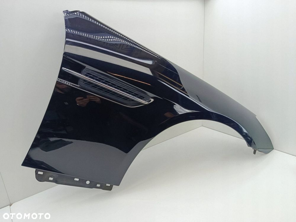 MERCEDES R172 PRAWY PRZEDNI BŁOTNIK 197 - 6
