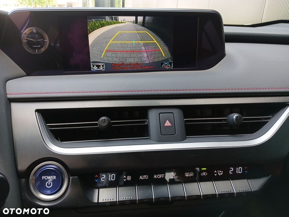 Lexus UX - 25