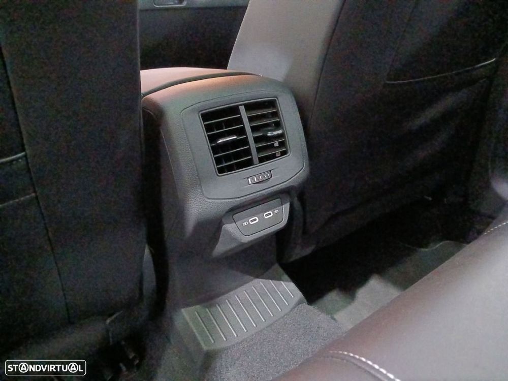 VW T-Roc 2.0 TDI R-Line DSG - 34