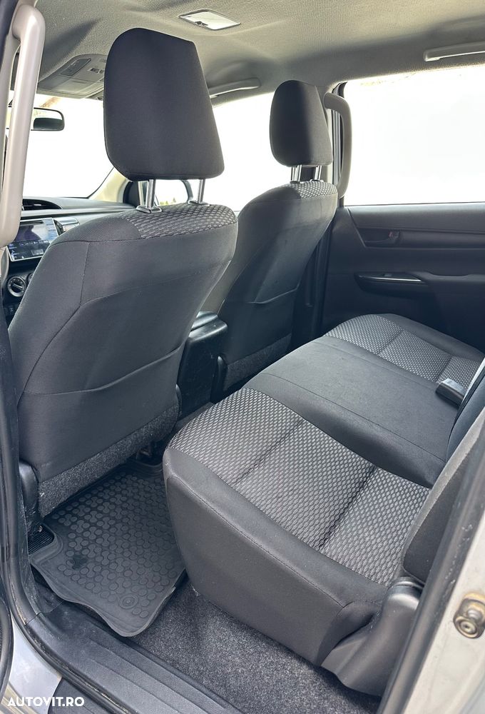 Toyota Hilux 2.4D 150CP 4x4 Double Cab 6MT Comfort - 14