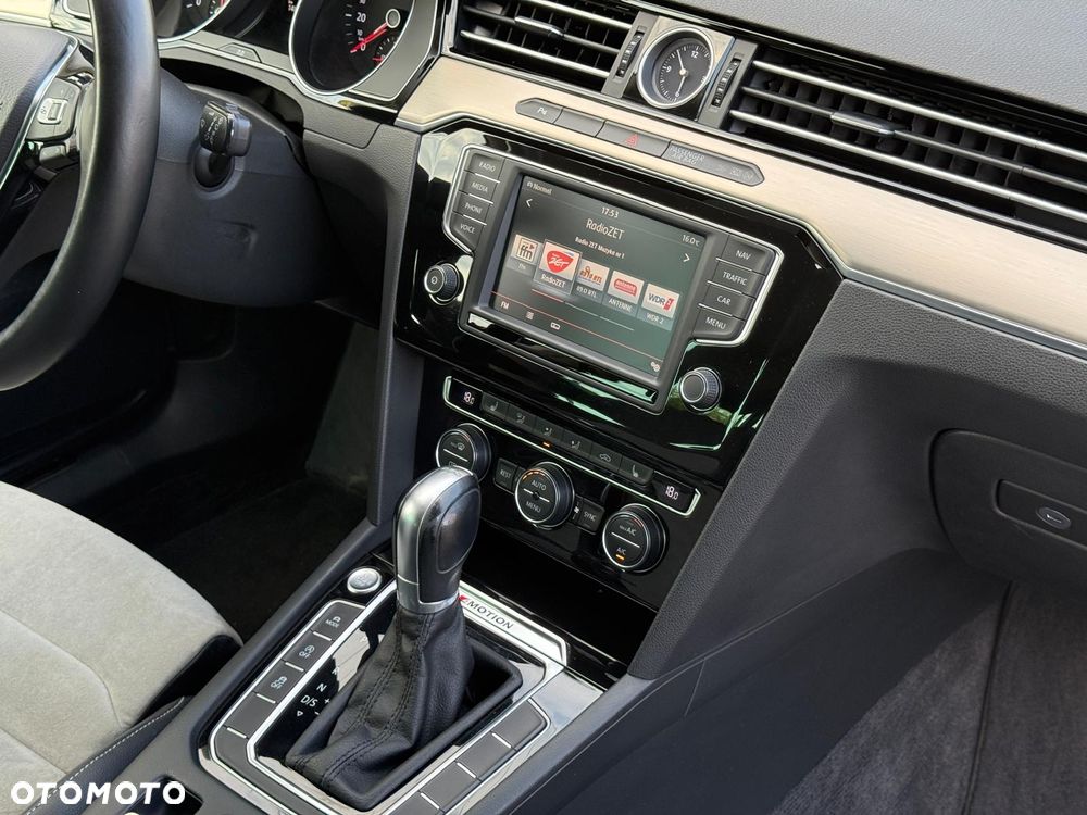 Volkswagen Passat 2.0 TDI SCR (BlueMotion Tech) 4Mot DSG Highline - 19