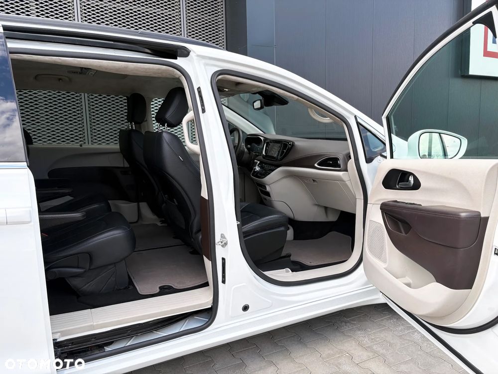 Chrysler Pacifica - 24