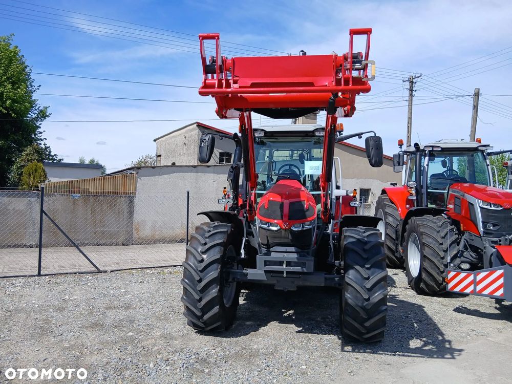 Massey Ferguson 5S.105 Dyna-6 z ładowaczem czołowym FL.4121 - 2