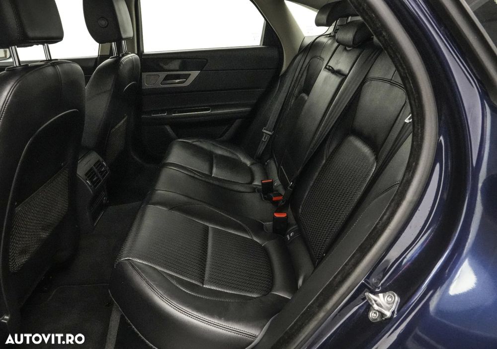 Jaguar XF 20d RWD E-Performance Pure - 15