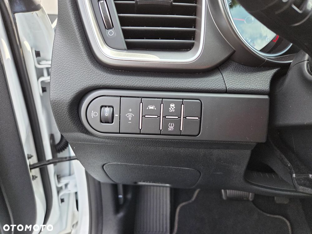 Kia Ceed 1.6 CRDi Eco-Dynamics+ (48V Mild-Hybrid) DCT7 Platinum Edition - 11