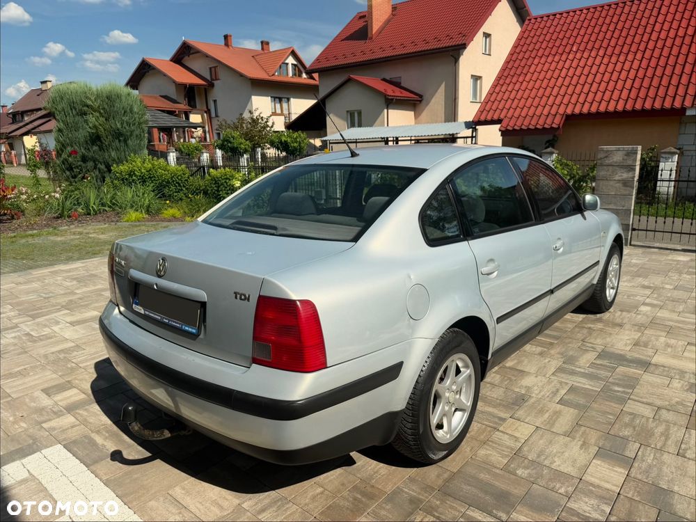 Volkswagen Passat 1.9 TDI CL - 37