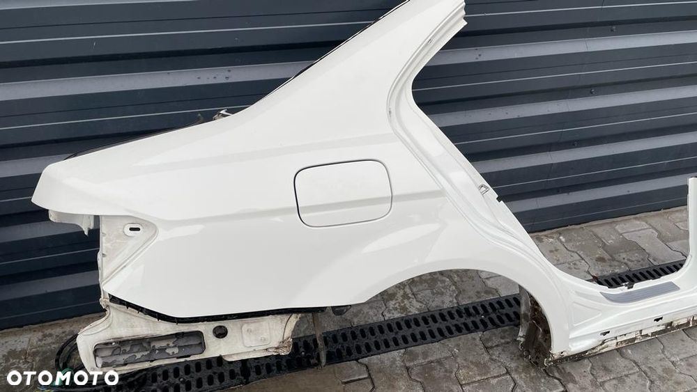 MERCEDES C W204 SEDAN ĆWIARTKA BOK BŁOTNIK PRAWY TYL PRÓG KOLOR 650