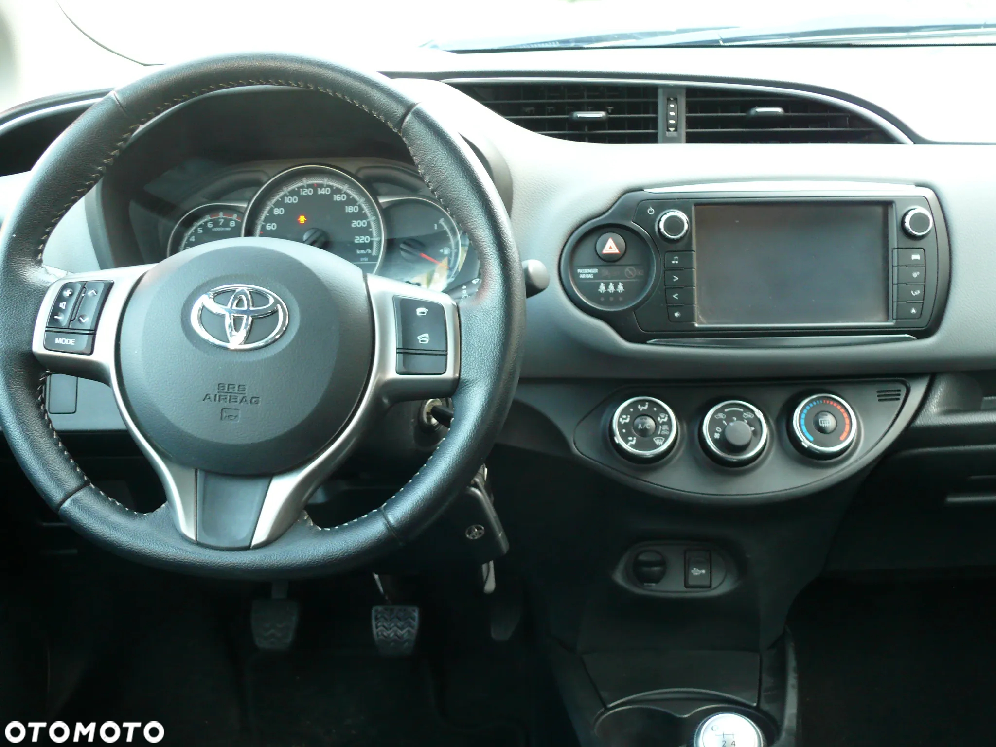 Toyota Yaris 1.33 Premium - 11