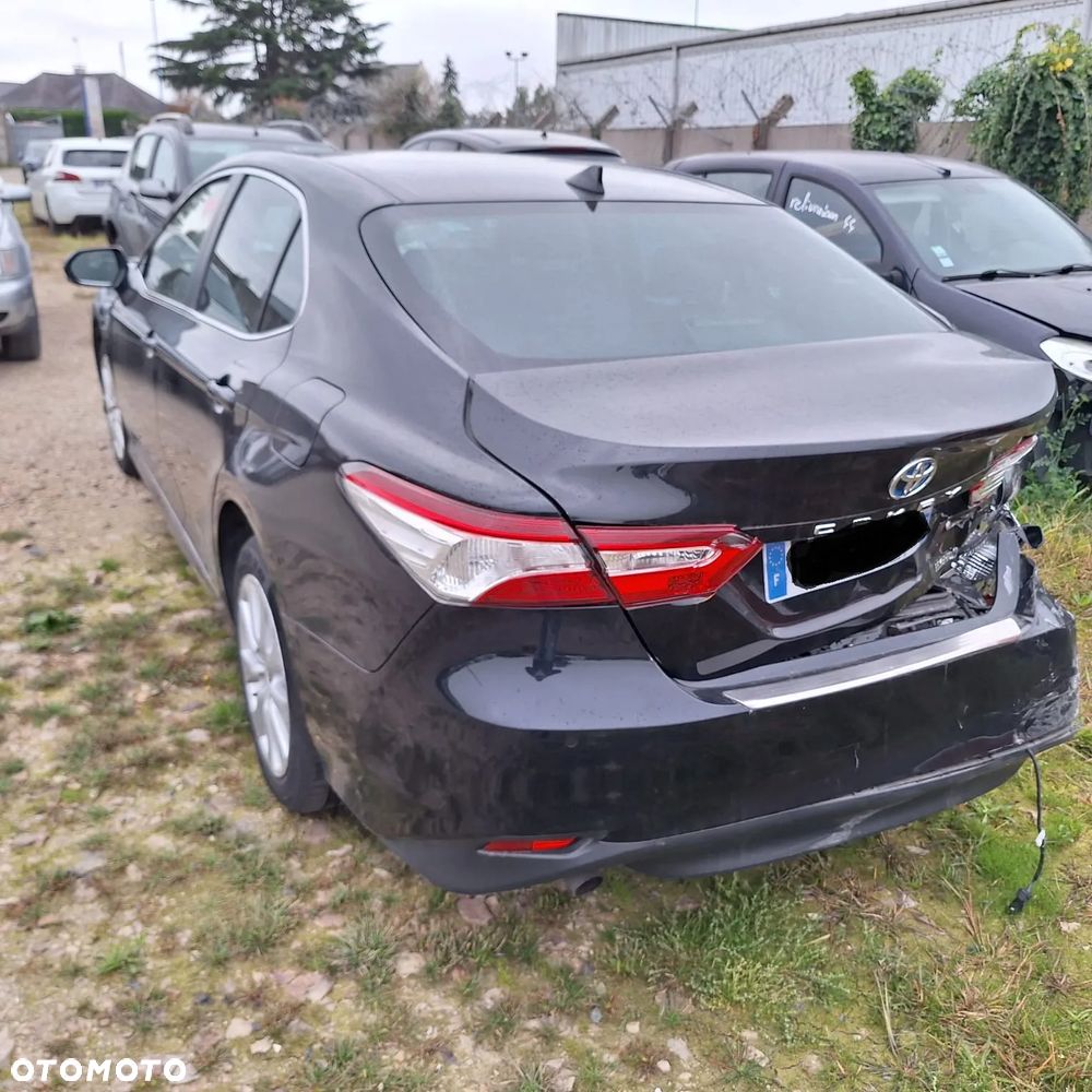 Toyota Camry Luxury - 6