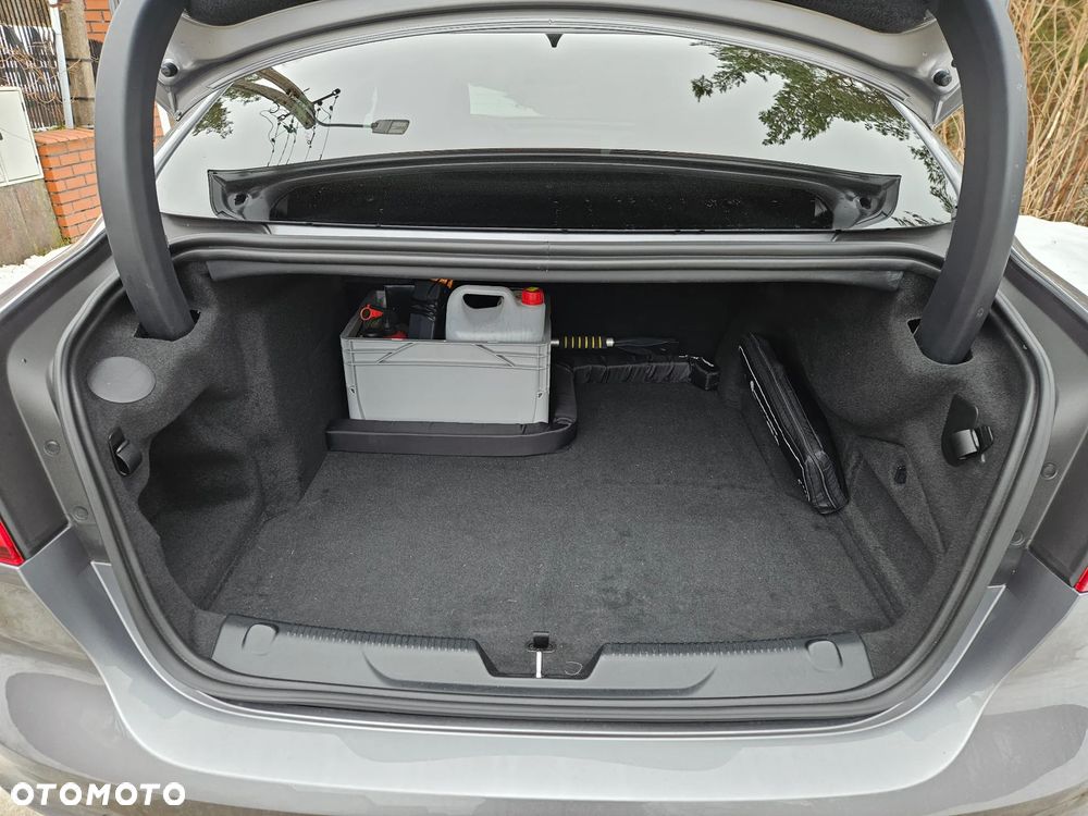 Jaguar XE 2.0 P250 SE - 13