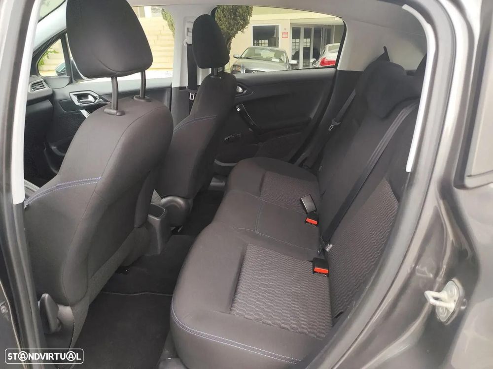 Peugeot 208 1.2 PureTech Style - 8