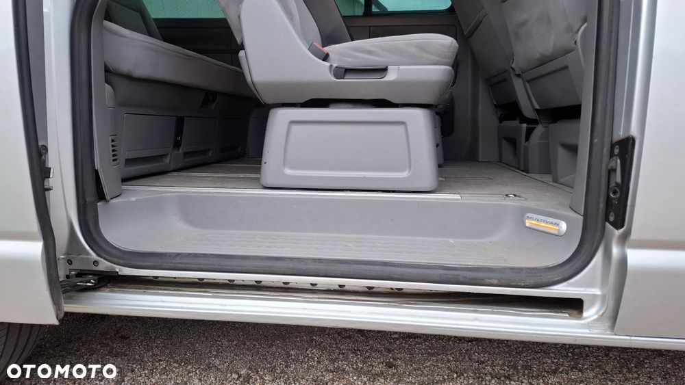 Volkswagen Multivan - 17