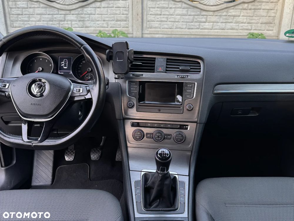 Volkswagen Golf - 27