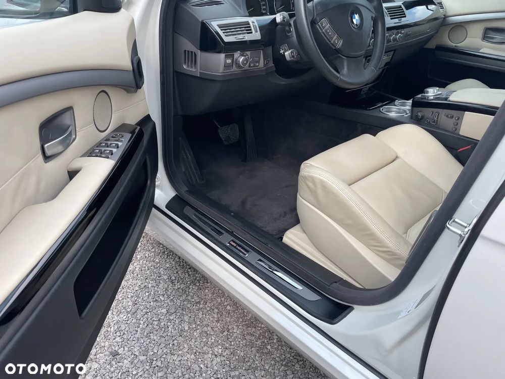 BMW Seria 7 750Li - 12