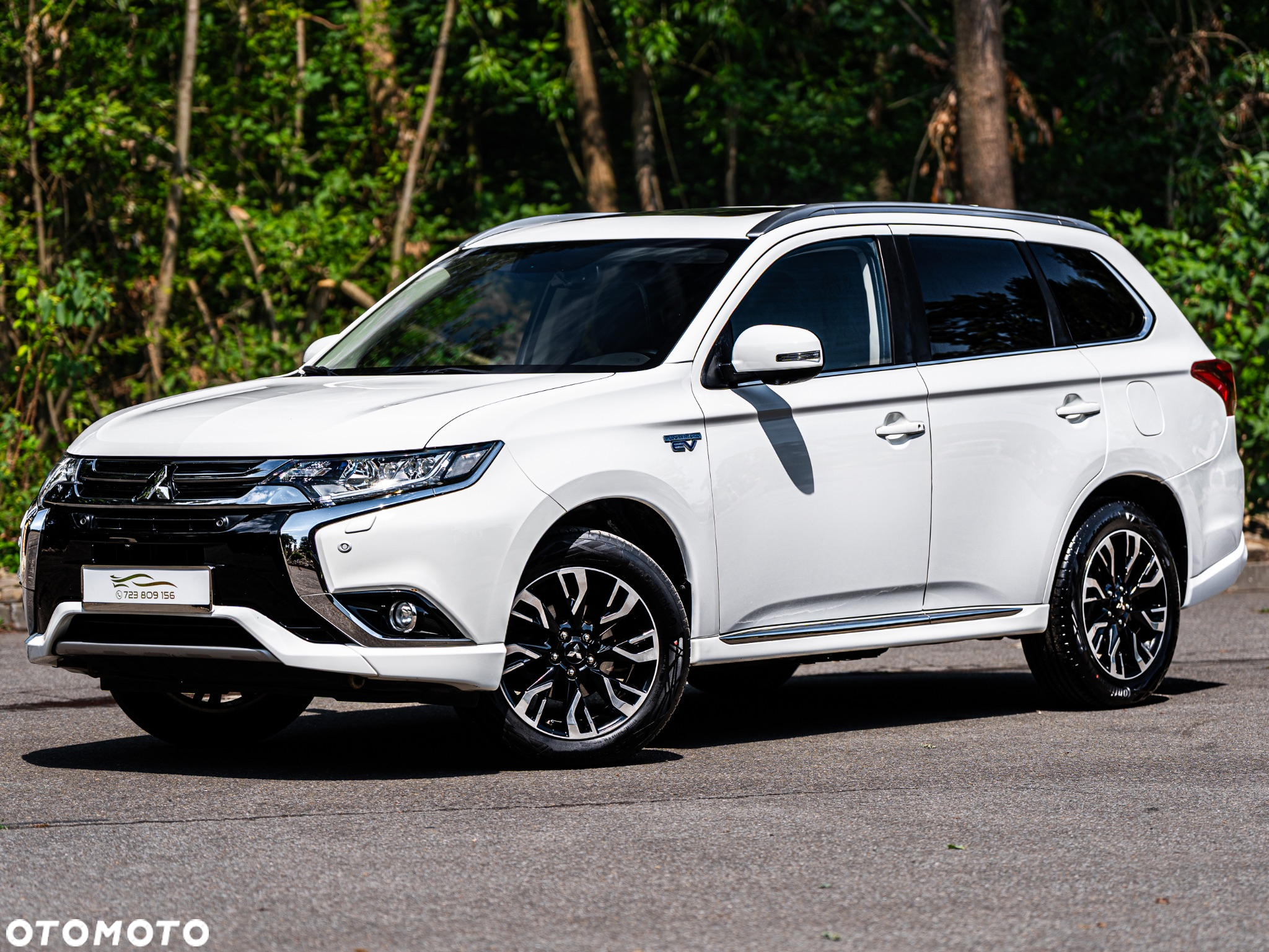 Mitsubishi Outlander 2.0 4WD Plug-In Hybrid Plus - 13