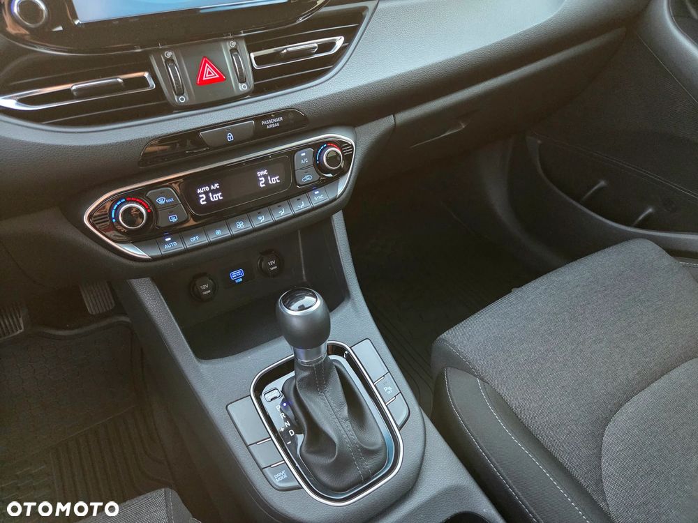 Hyundai i30 1.6 D Comfort DCT - 19