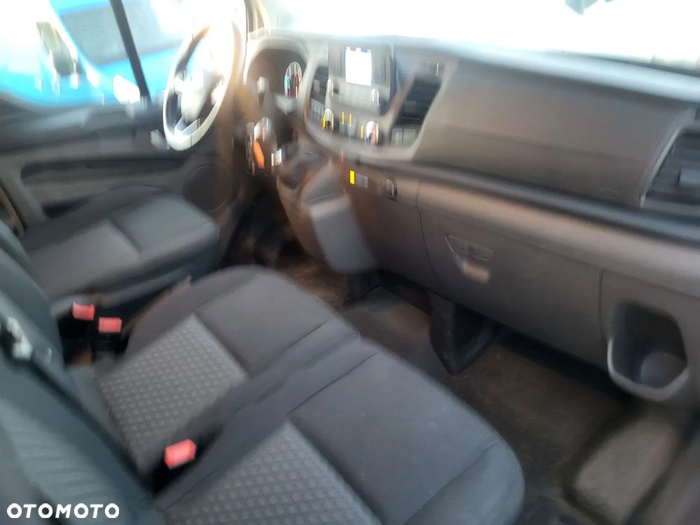 Ford Tourneo Custom - 10