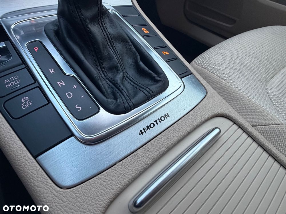 Volkswagen Passat 2.0 TDI 4Motion DSG BlueMotion Tech Highline - 36