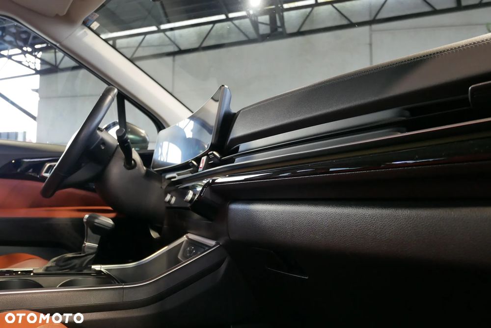 Kia Carnival - 26