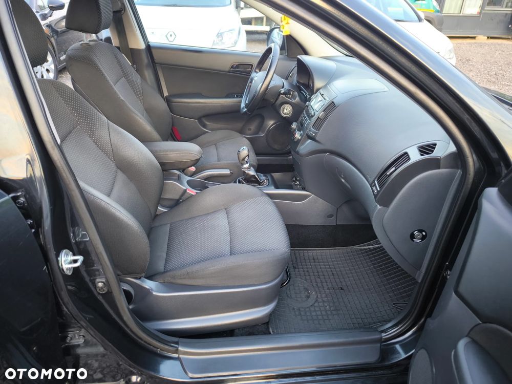 Hyundai i30 1.4 Base + EU5 - 11