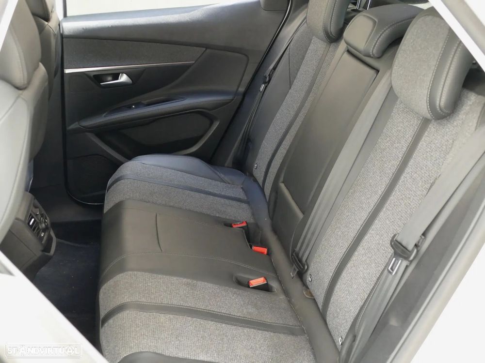 Peugeot 3008 1.6 Hybrid Allure Pack e-EAT8 - 28