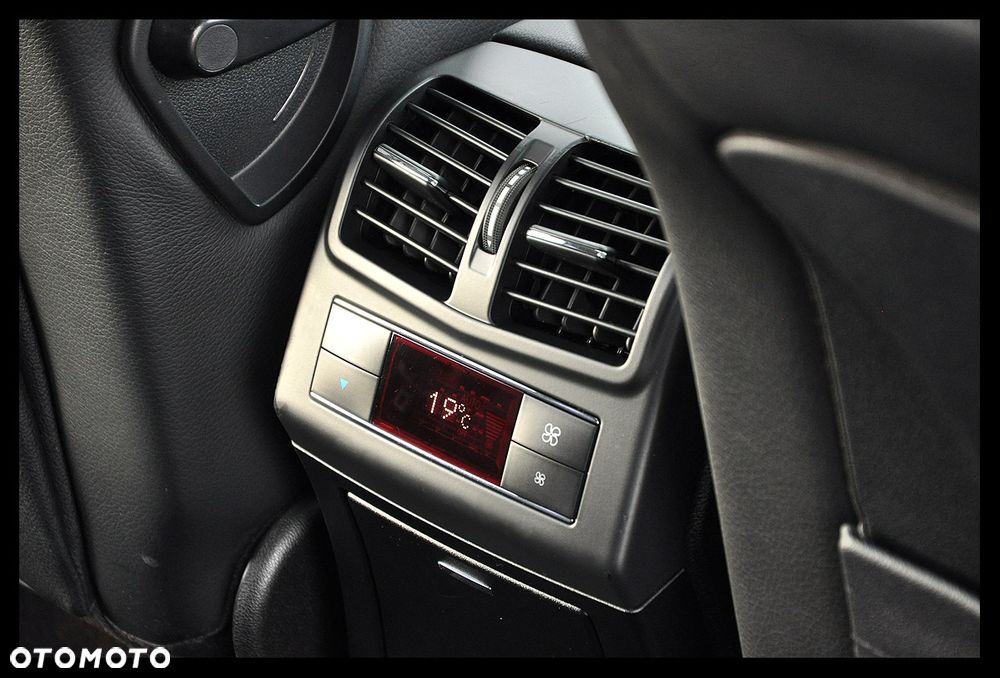 Mercedes-Benz Klasa E 300 CDI DPF BlueEFFICIENCY 7G-TRONIC Avantgarde - 35