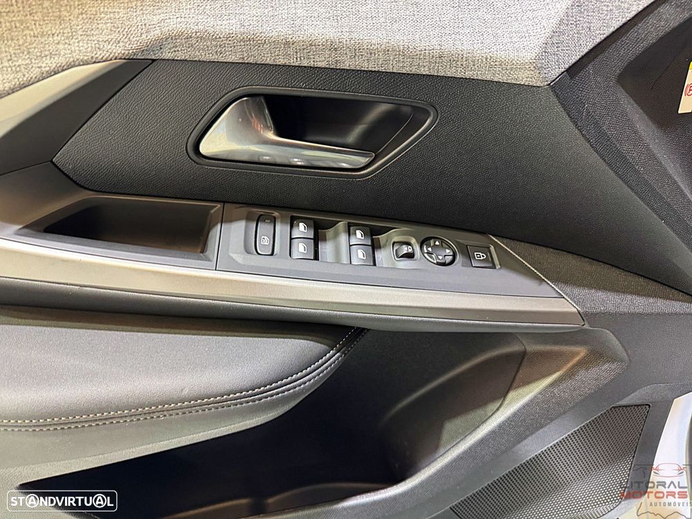 Peugeot 3008 1.2 Hybrid Allure e-DCS6 - 18