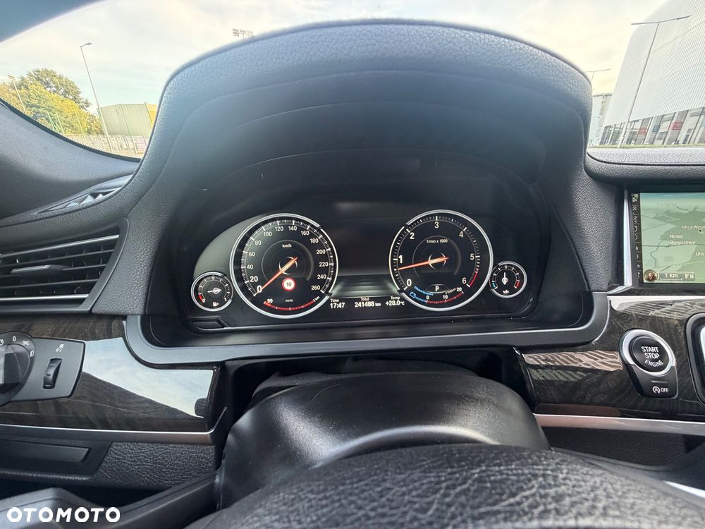 BMW Seria 7 730d xDrive - 29