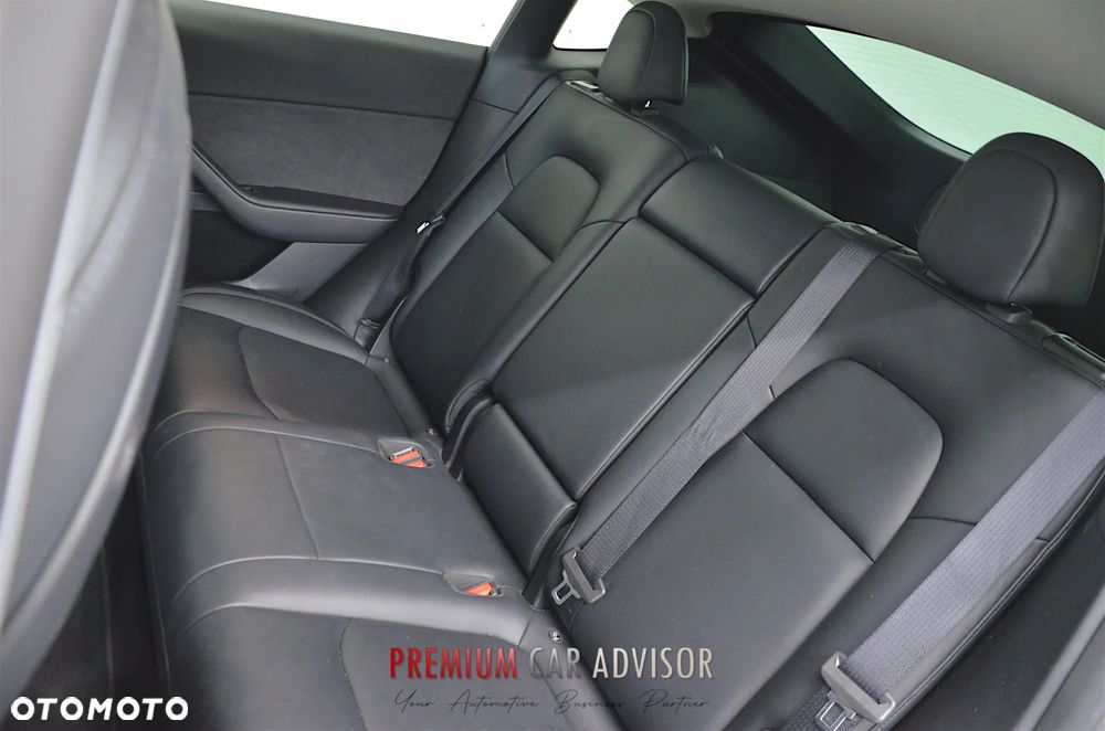 Tesla Model Y Long Range AWD - 10