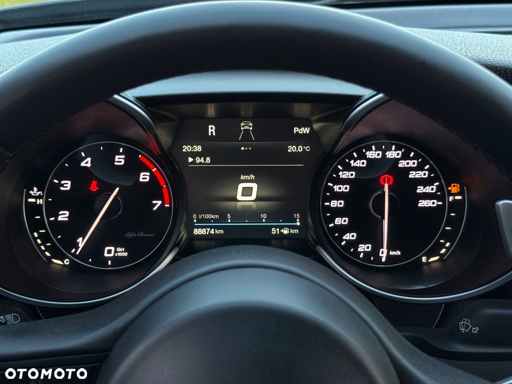 Alfa Romeo Giulia 2.0 Turbo 16V AT8-Q4 Veloce Ti - 14