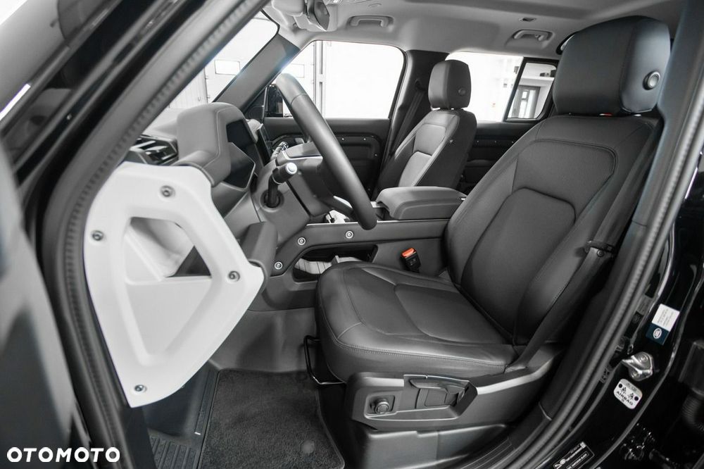 Land Rover Defender - 27