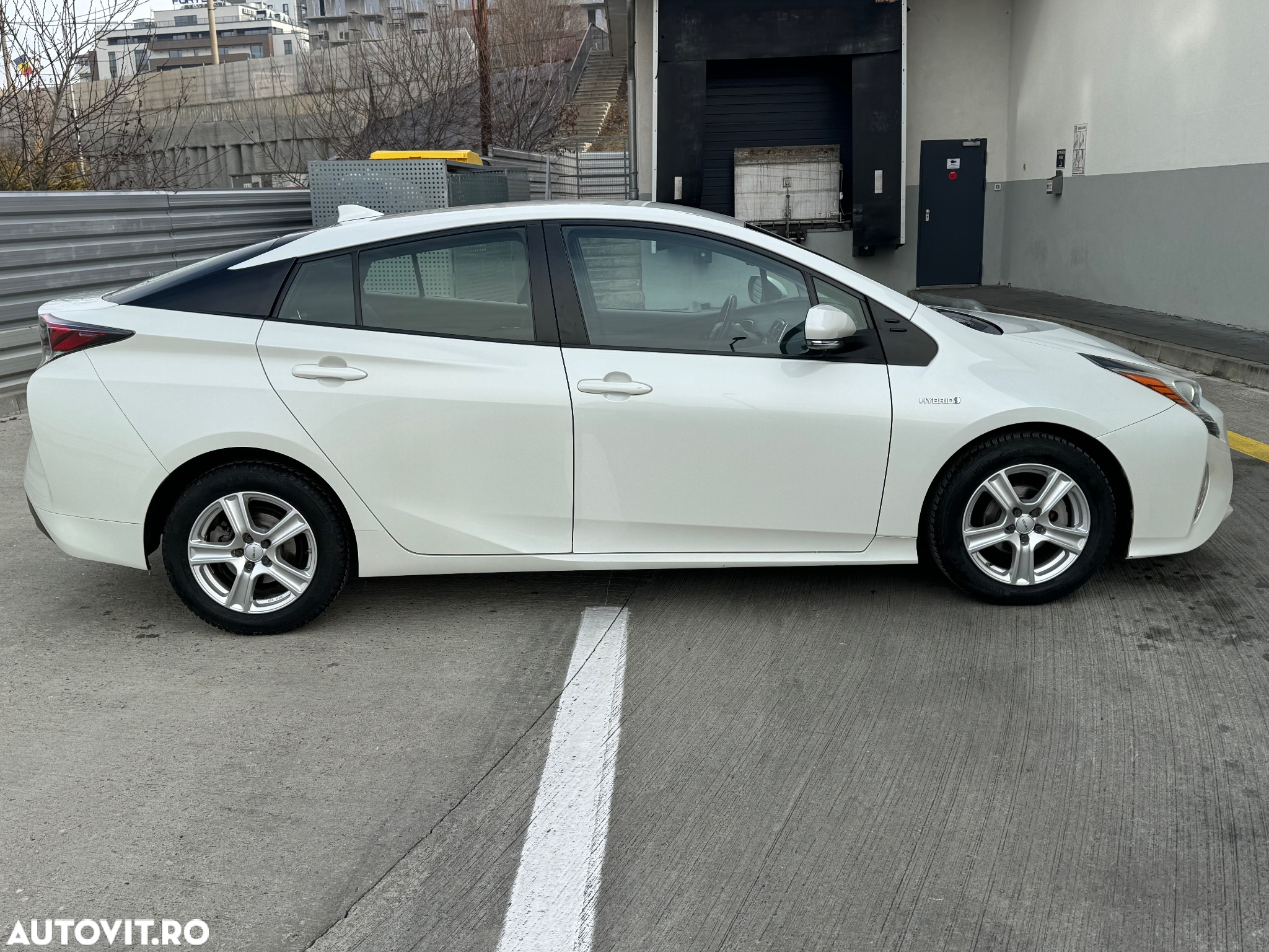 Toyota Prius (Hybrid) Life - 20