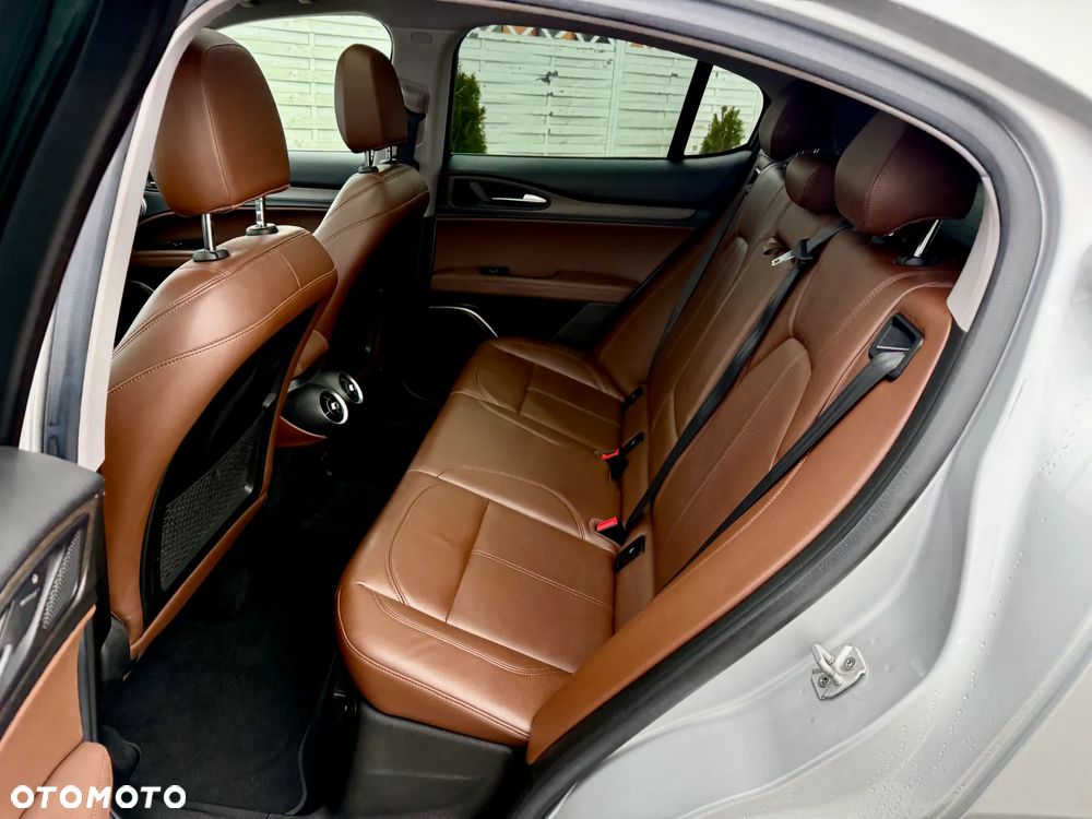 Alfa Romeo Stelvio 2.0 Turbo 16V AT8-Q4 Veloce Ti - 19