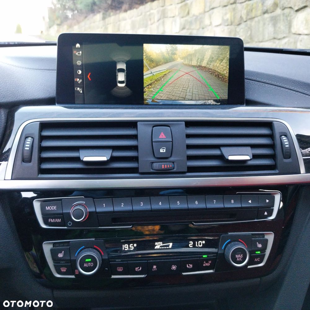 BMW Seria 3 330i xDrive M Sport - 17