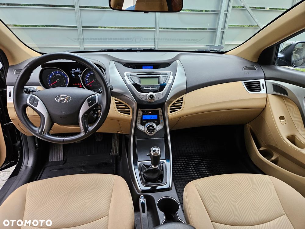 Hyundai Elantra 1.6 Comfort - 6
