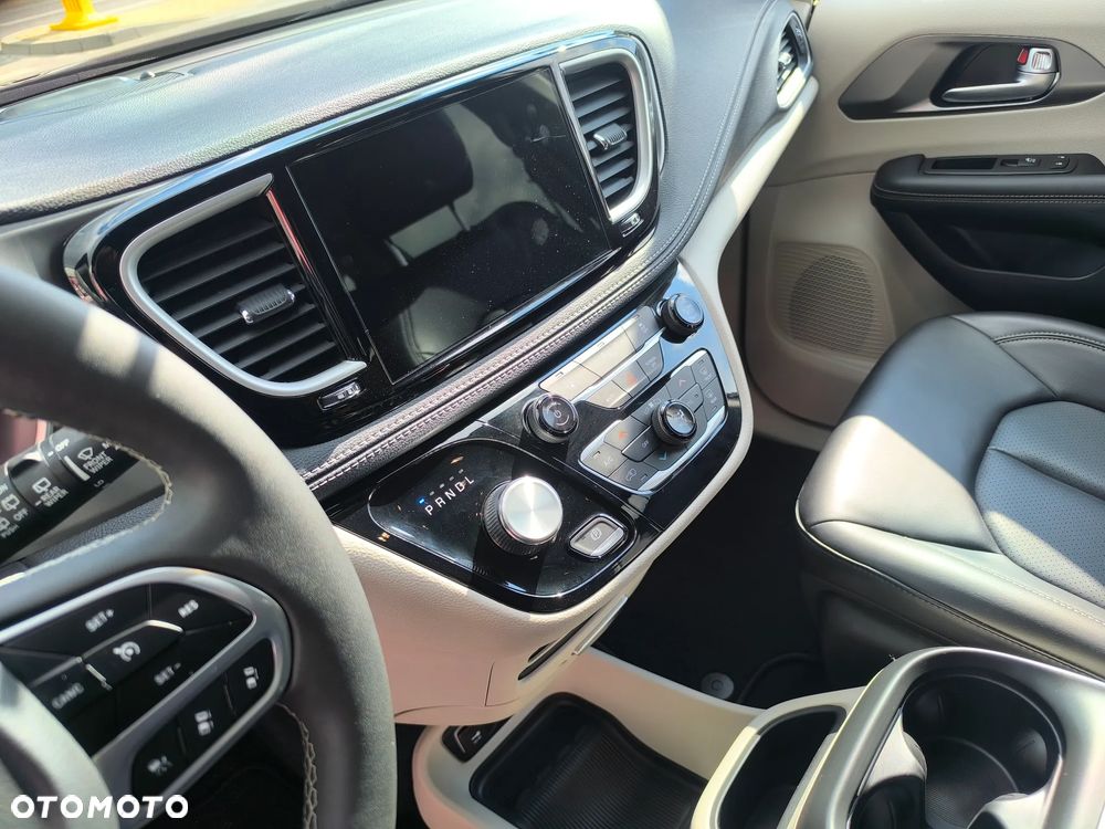 Chrysler Pacifica - 10