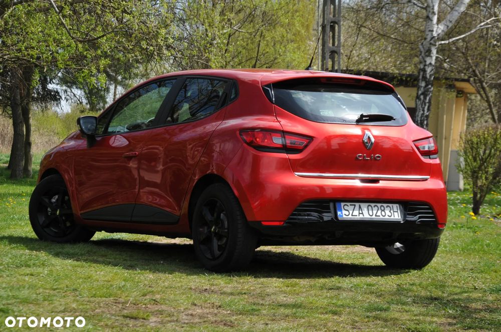 Renault Clio 1.2 16V 75 LIMITED - 11