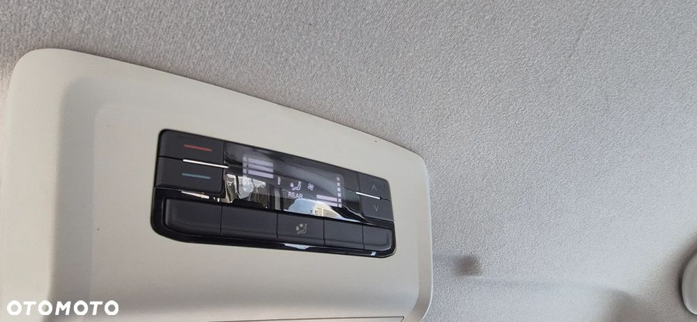 Volkswagen Caravelle 2.0 TDI L2 Comfortline DSG - 6