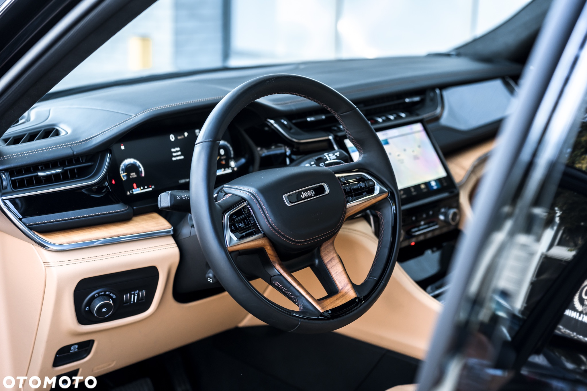 Jeep Grand Cherokee - 12
