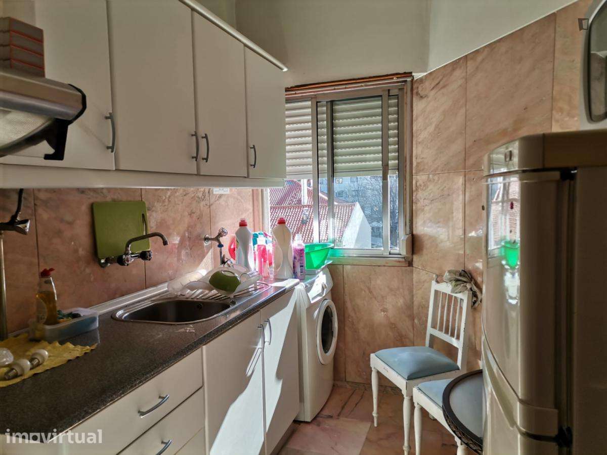 Quarto - localizado em Sete Rios Lisbon - Grande imagem: 2/9