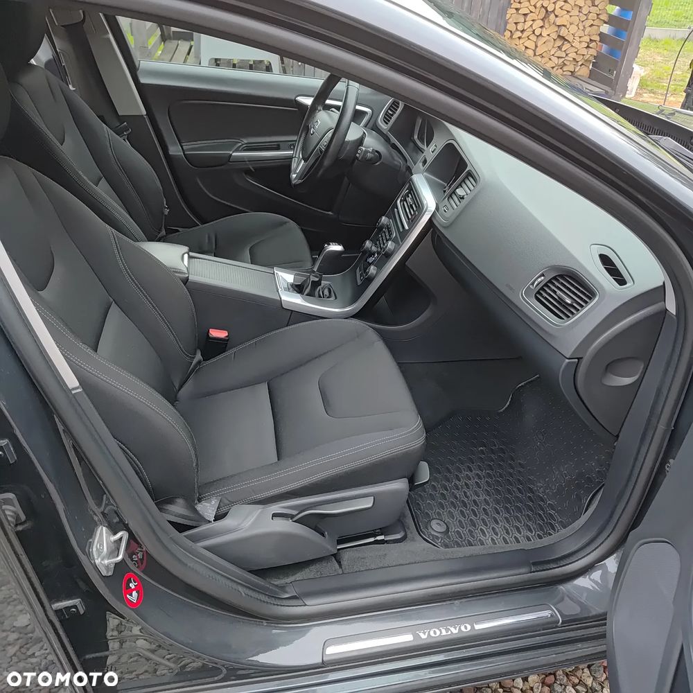 Volvo V60 D2 Momentum - 9
