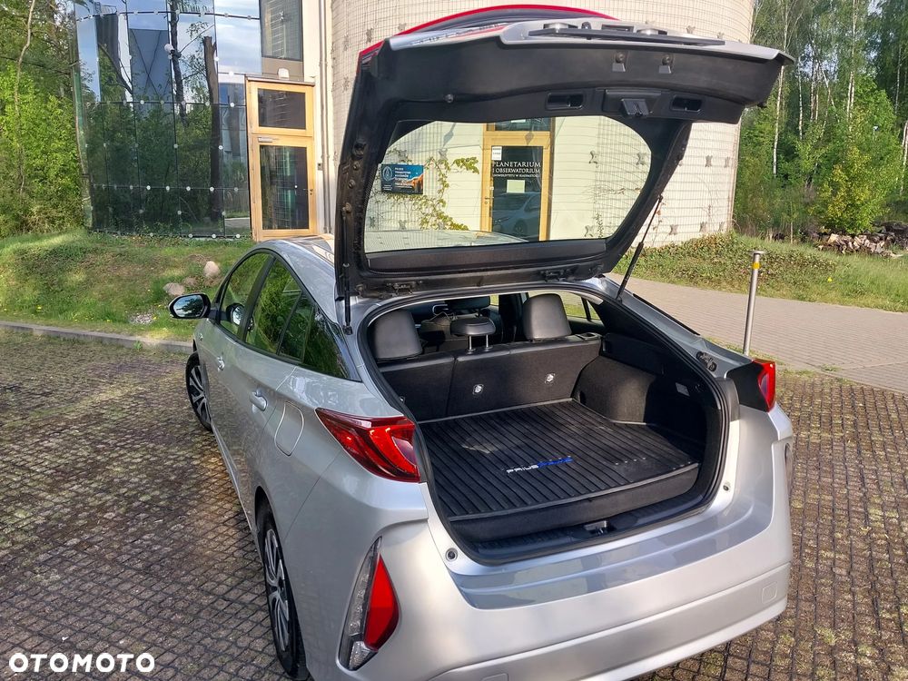 Toyota Prius Hybrid - 12