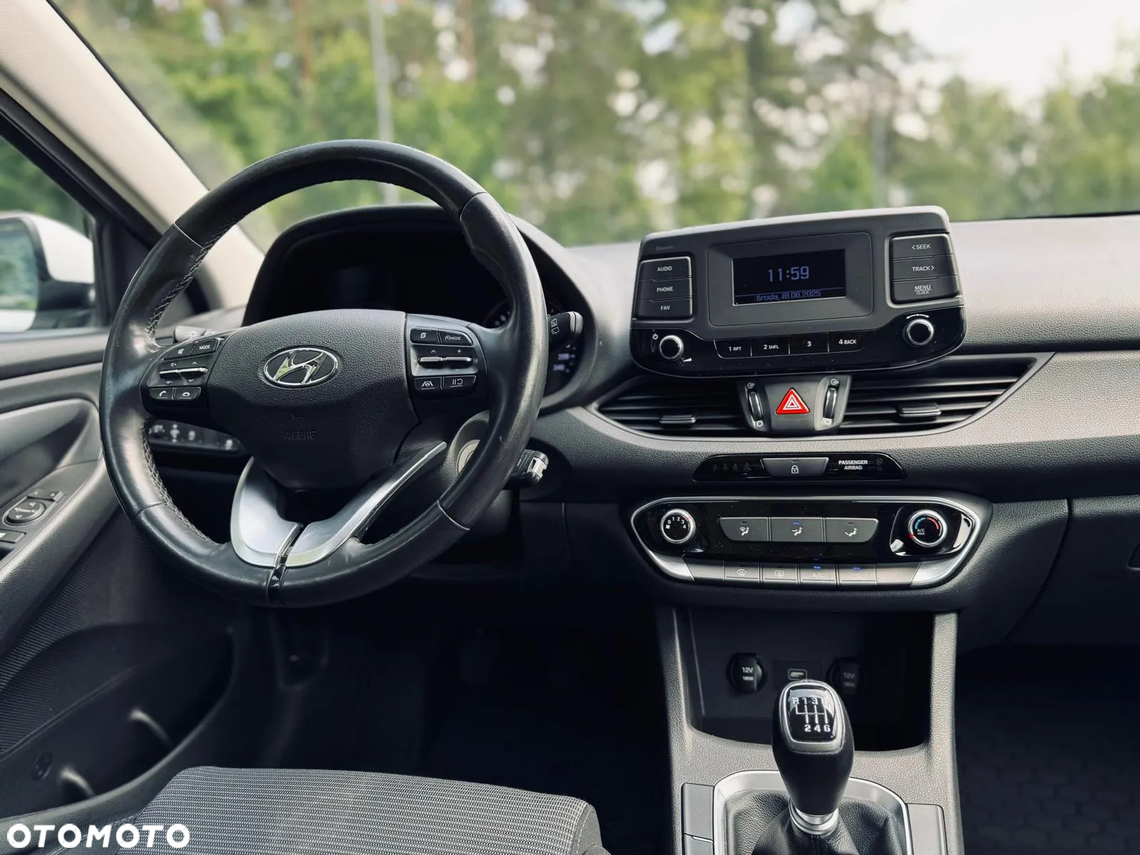 Hyundai i30 1.6 D Comfort - 23