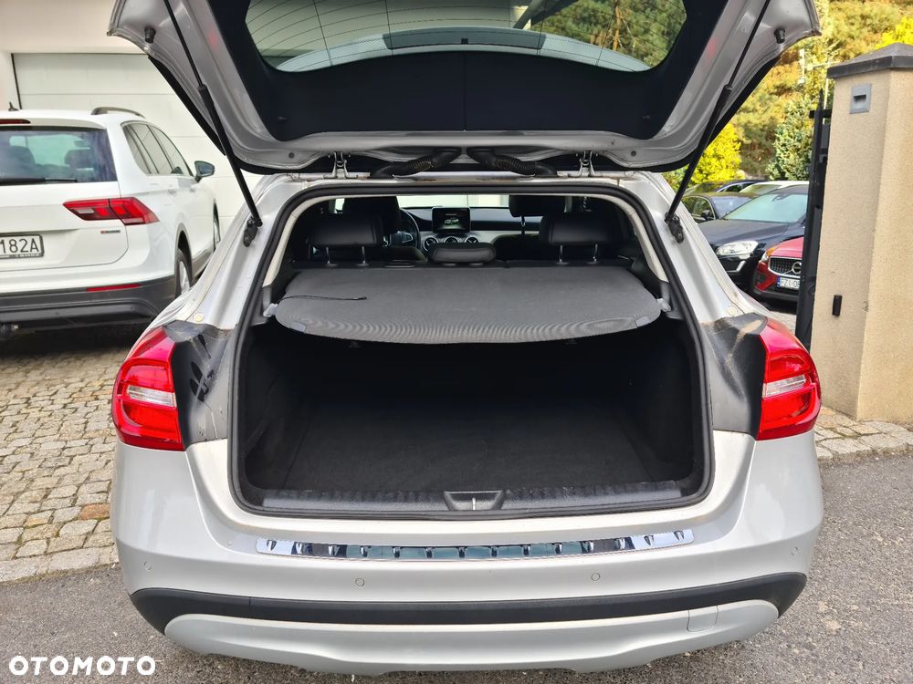 Mercedes-Benz GLA - 37