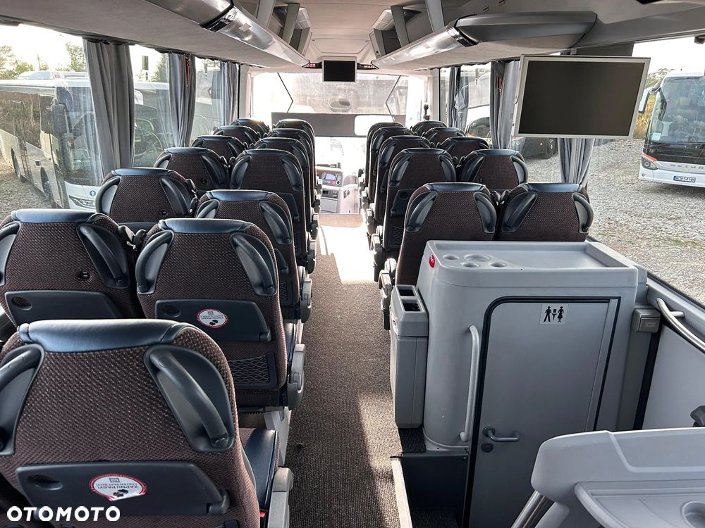 MAN LIONS COACH - 18